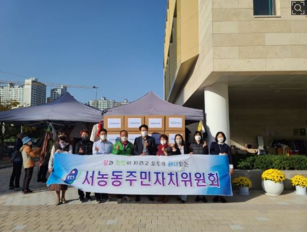 삼성전자: 서농동사랑나눔 알뜰장터에 물품기부 사진